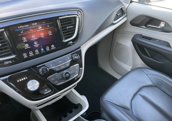 Chrysler Pacifica cena 129000 przebieg: 95000, rok produkcji 2020 z Czaplinek małe 596